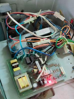 空調(diào)維修實(shí)例,柜機(jī)空調(diào)不開(kāi)機(jī)和外機(jī)風(fēng)扇轉(zhuǎn)壓縮機(jī)不轉(zhuǎn)維修實(shí)例